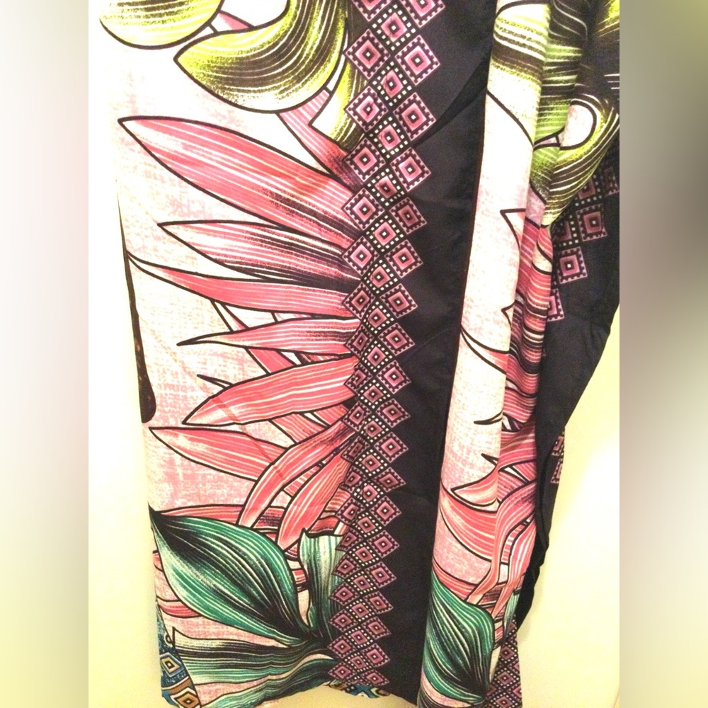 Woman’s Multicolored Bold Print Kaftan - Picture 7 of 9